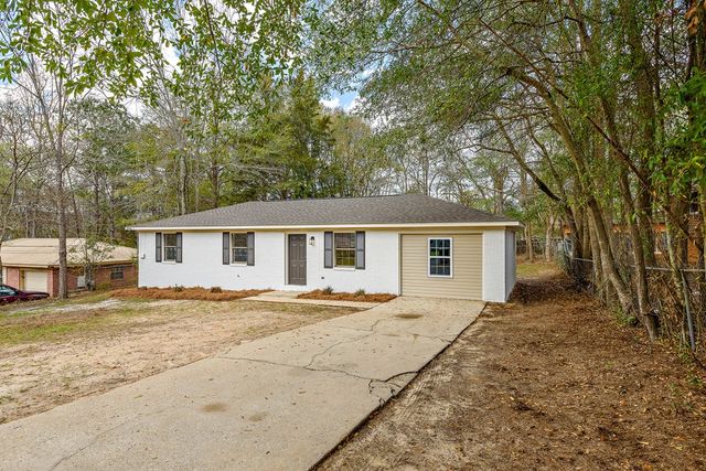 106 Oakridge Circle, Enterprise, AL 36330