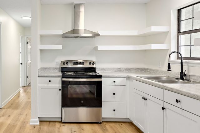 106 Oakridge Circle, Enterprise, AL 36330