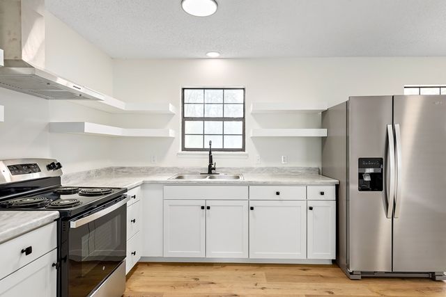 106 Oakridge Circle, Enterprise, AL 36330