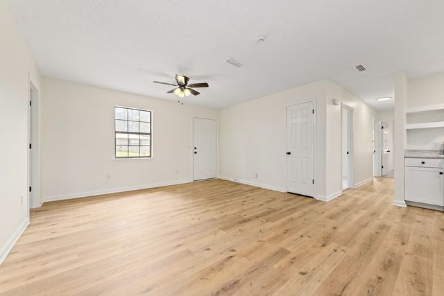 106 Oakridge Circle, Enterprise, AL 36330