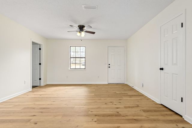 106 Oakridge Circle, Enterprise, AL 36330