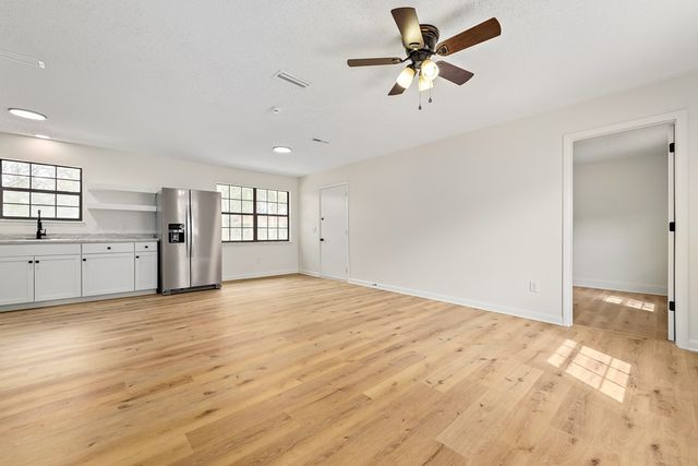 106 Oakridge Circle, Enterprise, AL 36330