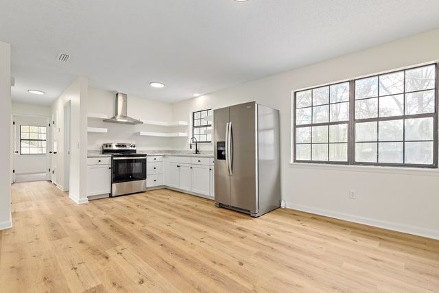 106 Oakridge Circle, Enterprise, AL 36330