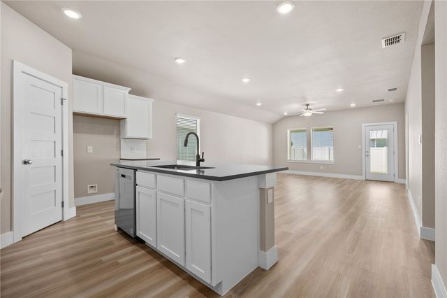 1009 St Croix Dr, Rockport, TX 78382