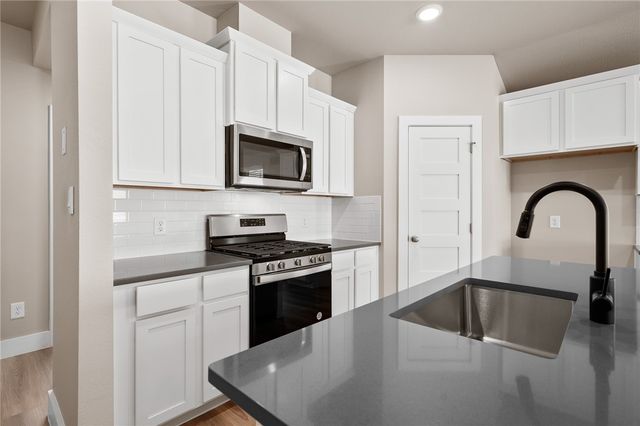 1009 St Croix Dr, Rockport, TX 78382