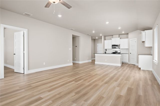 1009 St Croix Dr, Rockport, TX 78382