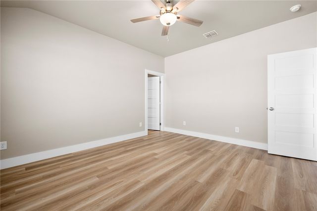 1009 St Croix Dr, Rockport, TX 78382