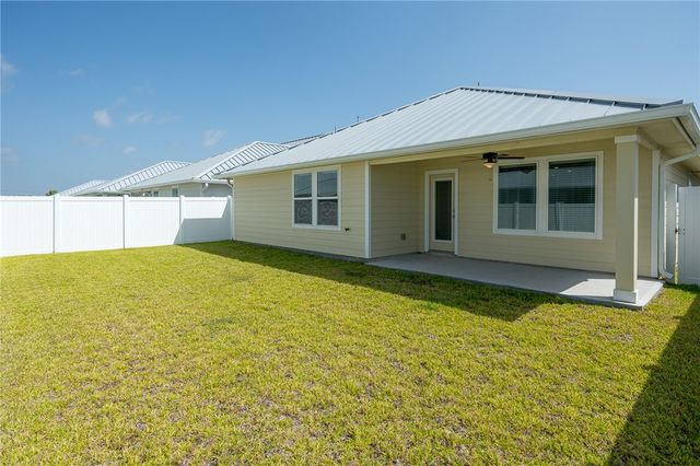 1009 St Croix Dr, Rockport, TX 78382