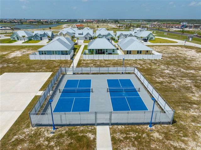 1009 St Croix Dr, Rockport, TX 78382