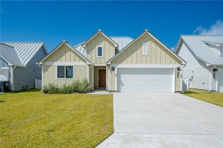 1009 St Croix Dr, Rockport, TX 78382
