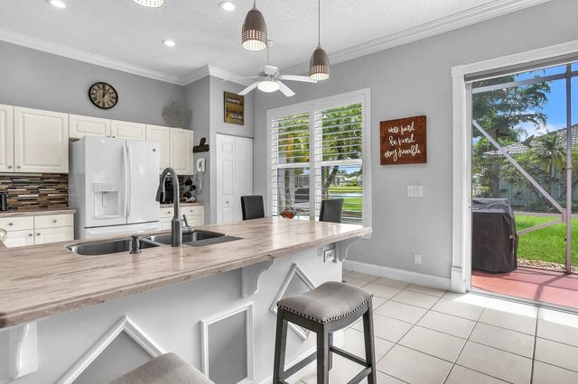 7955 Rockford Rd, Boynton Beach, FL 33472