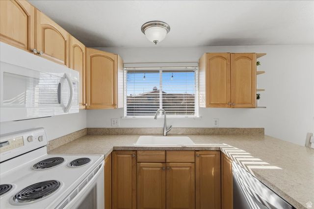 2567 SHARRON DR, Taylorsville, UT 84129