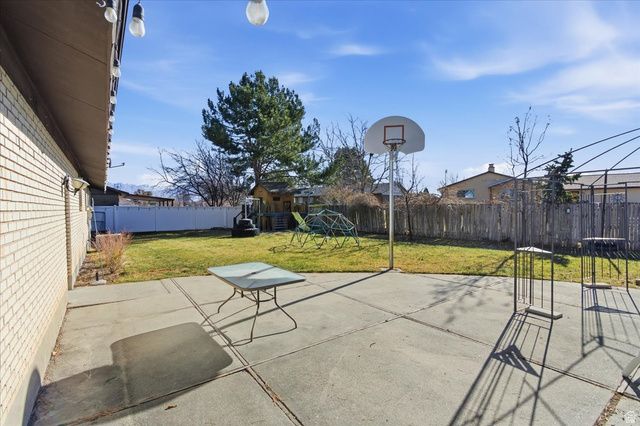 2567 SHARRON DR, Taylorsville, UT 84129