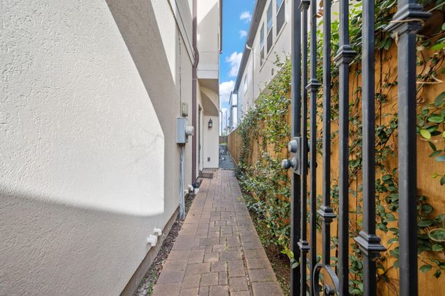 2419 Driscoll Street, Houston, TX 77019