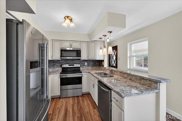 4353 Debra Kay Lane, St Louis, MO 63123