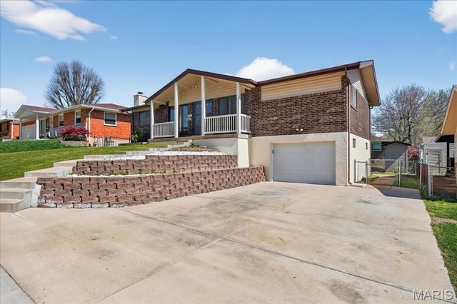 4353 Debra Kay Lane, St Louis, MO 63123