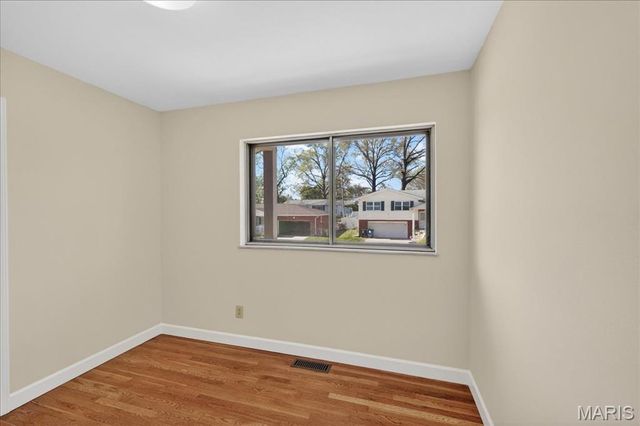 4353 Debra Kay Lane, St Louis, MO 63123