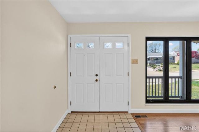 4353 Debra Kay Lane, St Louis, MO 63123