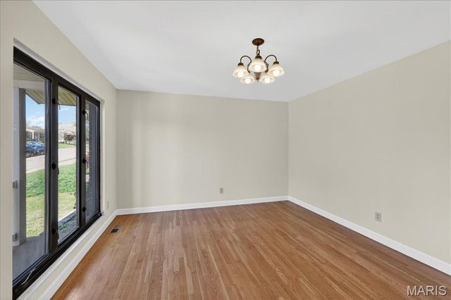 4353 Debra Kay Lane, St Louis, MO 63123