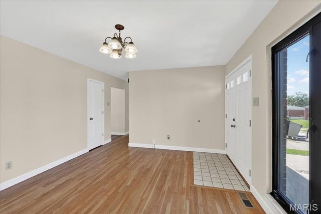 4353 Debra Kay Lane, St Louis, MO 63123