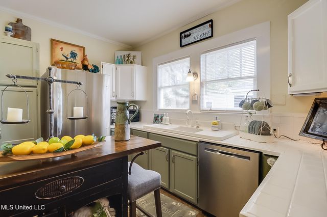 970 Division Street, Biloxi, MS 39530