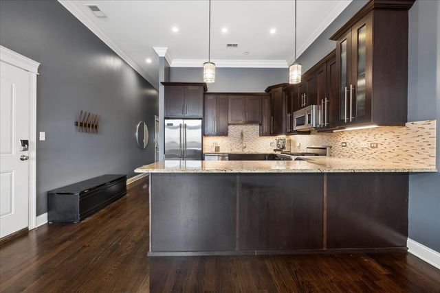 1423 W BELMONT Avenue 4, Chicago, IL 60657