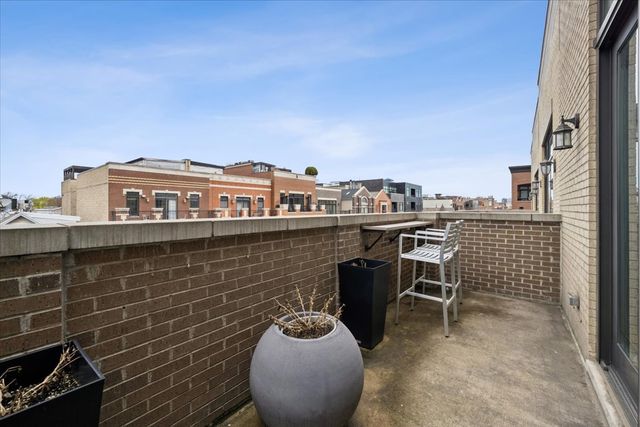 1423 W BELMONT Avenue 4, Chicago, IL 60657