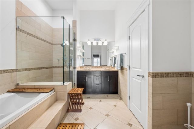 1423 W BELMONT Avenue 4, Chicago, IL 60657