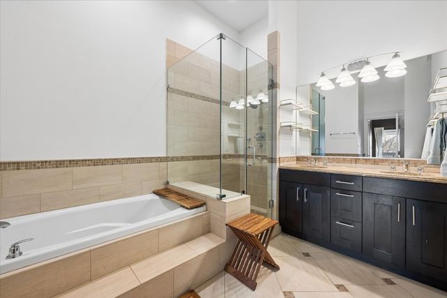 1423 W BELMONT Avenue 4, Chicago, IL 60657