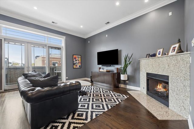 1423 W BELMONT Avenue 4, Chicago, IL 60657