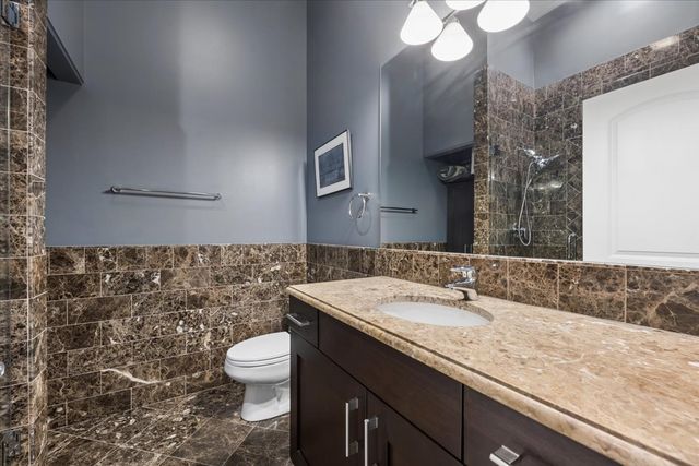 1423 W BELMONT Avenue 4, Chicago, IL 60657