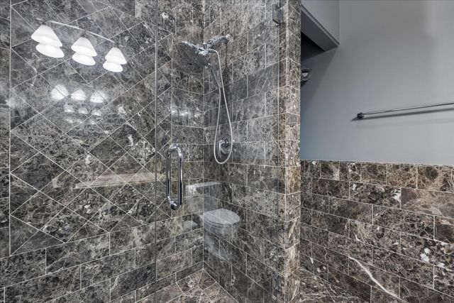 1423 W BELMONT Avenue 4, Chicago, IL 60657