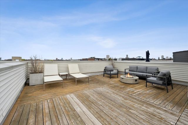 1423 W BELMONT Avenue 4, Chicago, IL 60657