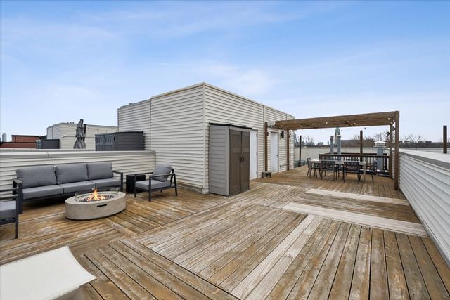 1423 W BELMONT Avenue 4, Chicago, IL 60657