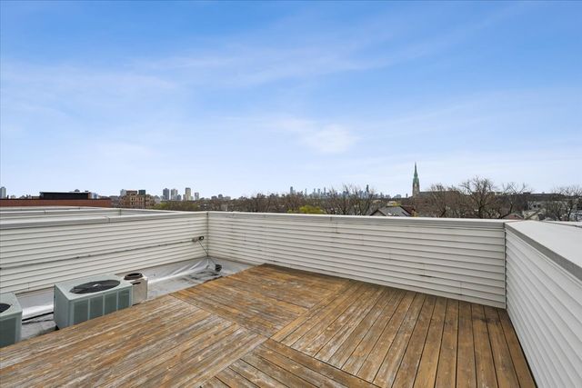 1423 W BELMONT Avenue 4, Chicago, IL 60657