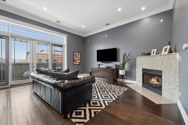 1423 W BELMONT Avenue 4, Chicago, IL 60657