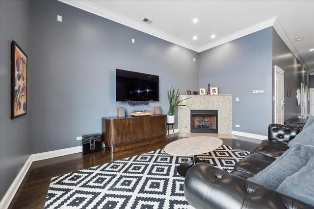 1423 W BELMONT Avenue 4, Chicago, IL 60657