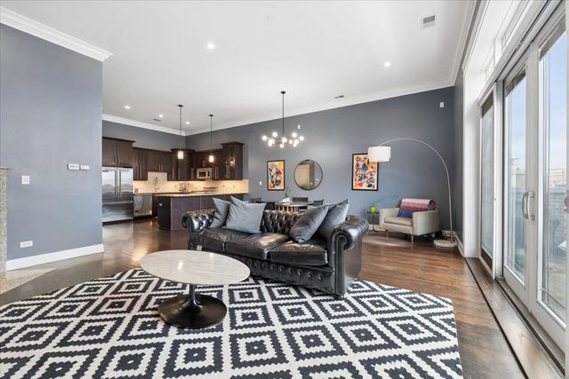 1423 W BELMONT Avenue 4, Chicago, IL 60657