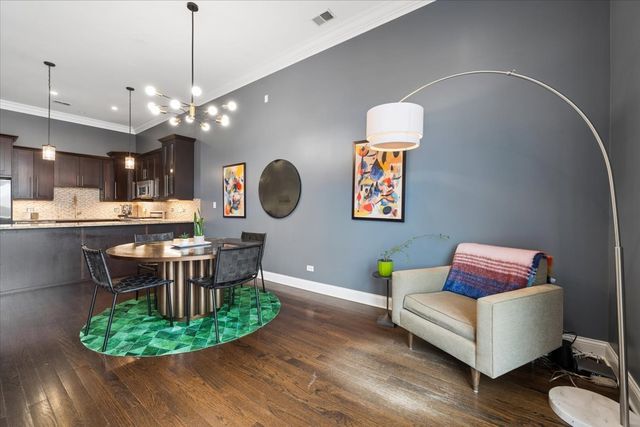 1423 W BELMONT Avenue 4, Chicago, IL 60657