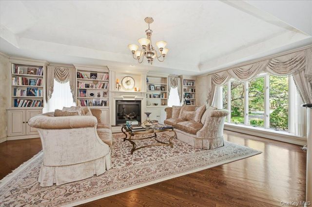 33 Meadow Farm Road, East Islip, NY 11730
