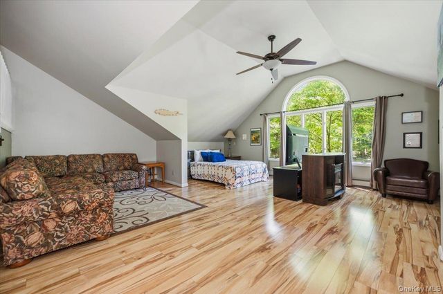 33 Meadow Farm Road, East Islip, NY 11730
