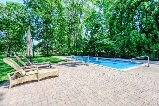 33 Meadow Farm Road, East Islip, NY 11730