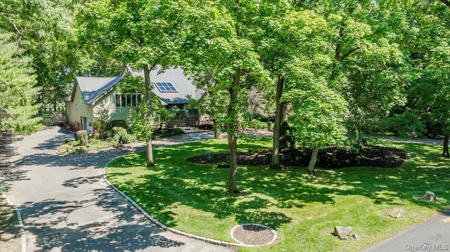 33 Meadow Farm Road, East Islip, NY 11730