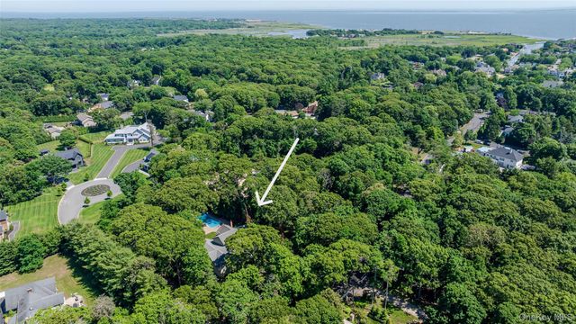 33 Meadow Farm Road, East Islip, NY 11730