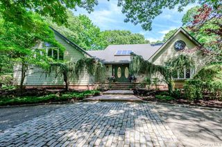 33 Meadow Farm Road, East Islip, NY 11730