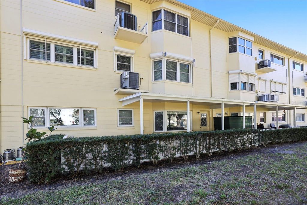 Image 24 of property listing at 2222 NORWEGIAN DRIVE 16, Clearwater, FL 33763