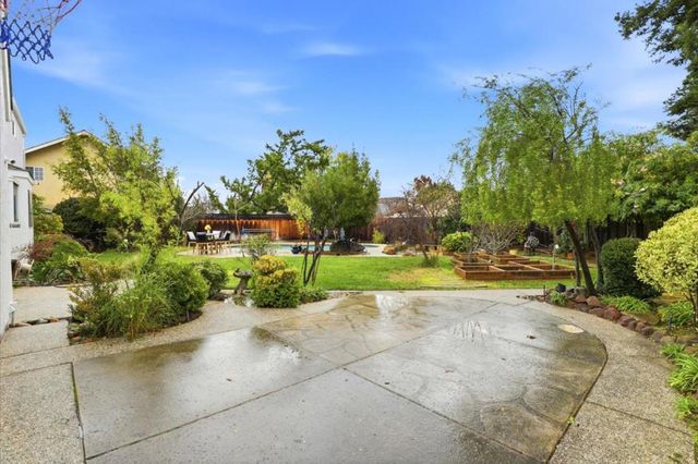 9130 Rancho Hills Drive, Gilroy, CA 95020