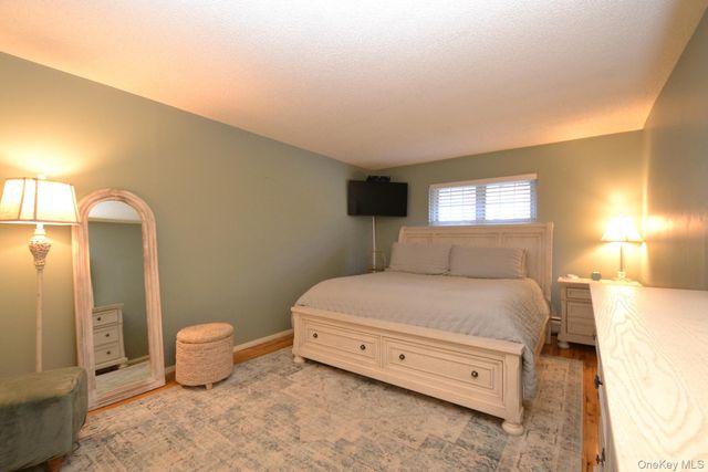 25 Glen Hollow Drive H-23, Holtsville, NY 11742