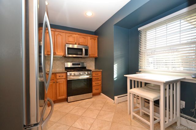 25 Glen Hollow Drive H-23, Holtsville, NY 11742