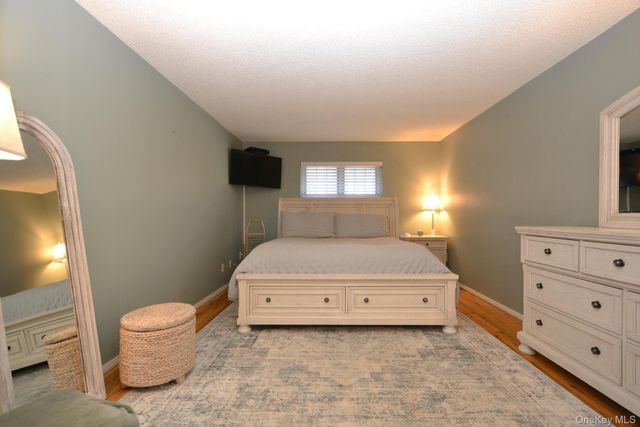 25 Glen Hollow Drive H-23, Holtsville, NY 11742